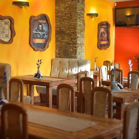 Restauracja Zajazd Kasztelan クロスノ エクステリア 写真